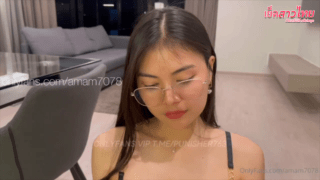 คลิปหลุดOnlyfans amam7078 & ilovesexary น้องแอมสาวแว่นตัวเล็กเด็ดๆ เย็ดกับเลิฟ ขย่มควยคาเก้าอี้ เจอแหกหีซอยอย่างมันส์ ร่อนเอวเด็ดๆ แหวกขาเย็ดครางเสียวลั่นแจ่มจัดๆ